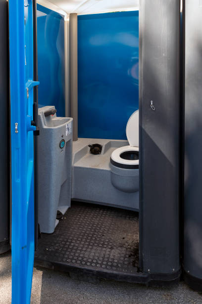 Best Construction site porta potty rental  in Shannondale, WV